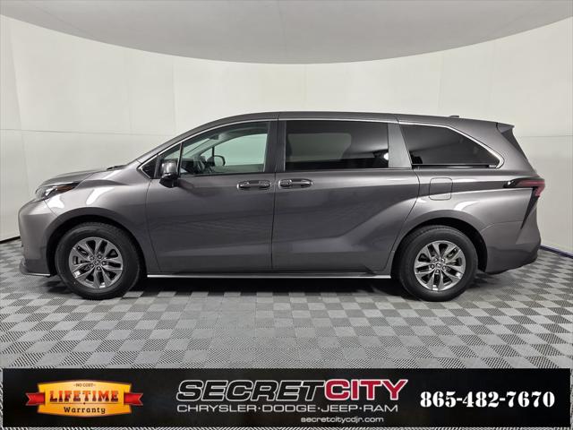 2024 Toyota Sienna LE