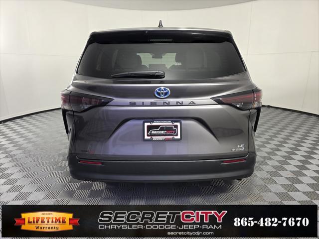 2024 Toyota Sienna LE