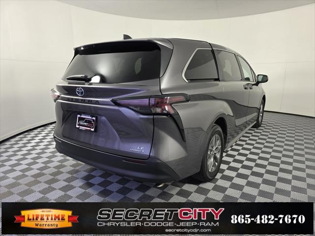 2024 Toyota Sienna LE