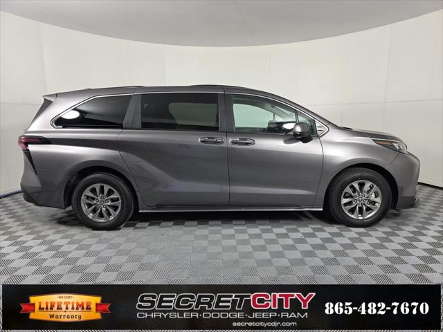 2024 Toyota Sienna LE