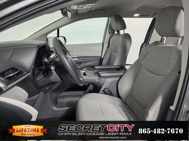 2024 Toyota Sienna LE
