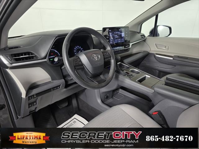 2024 Toyota Sienna LE