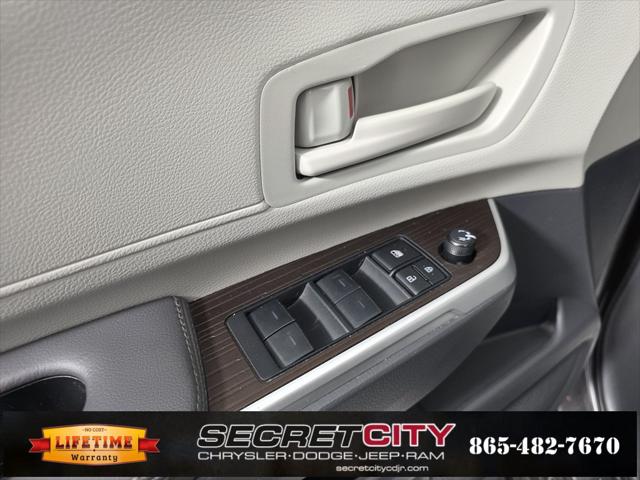 2024 Toyota Sienna LE