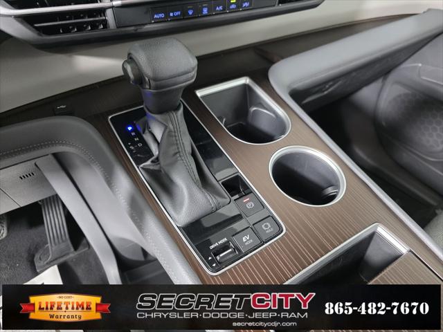 2024 Toyota Sienna LE