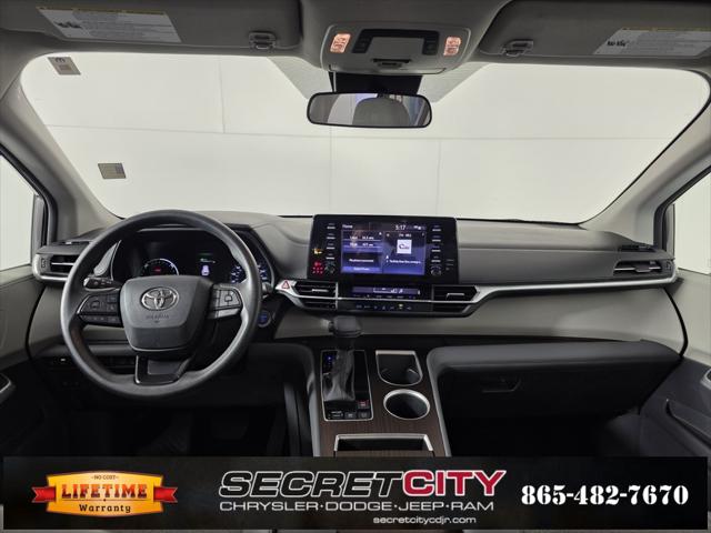2024 Toyota Sienna LE