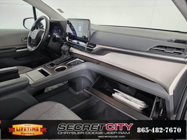 2024 Toyota Sienna LE