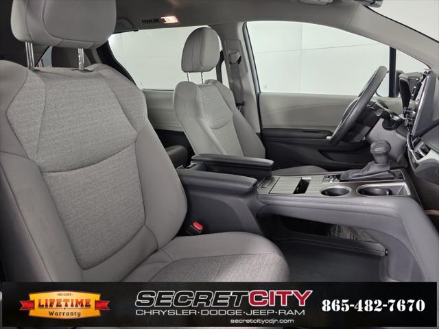 2024 Toyota Sienna LE