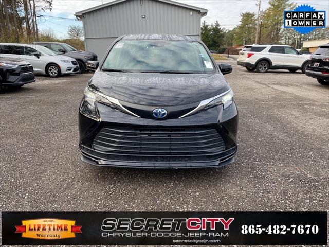 2024 Toyota Sienna LE