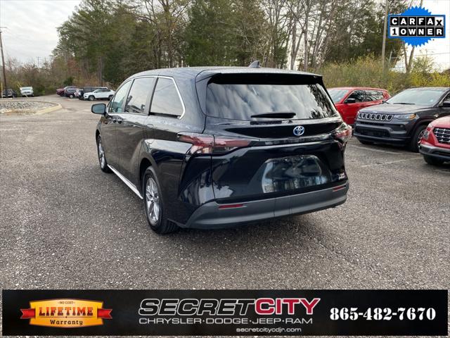 2024 Toyota Sienna LE
