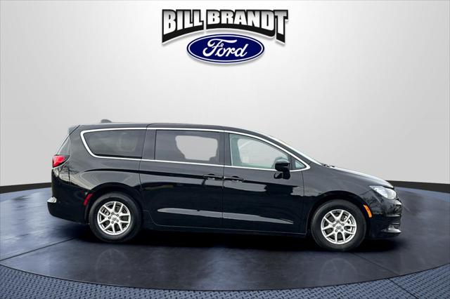 2024 Chrysler Voyager LX