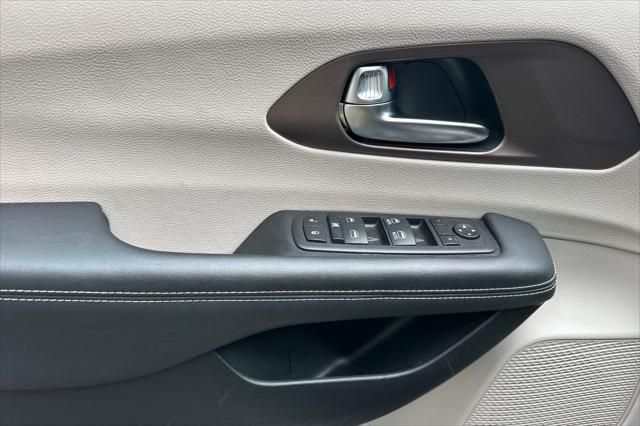 2024 Chrysler Voyager LX