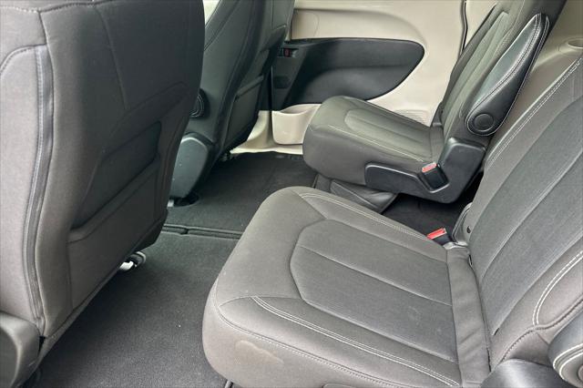 2024 Chrysler Voyager LX