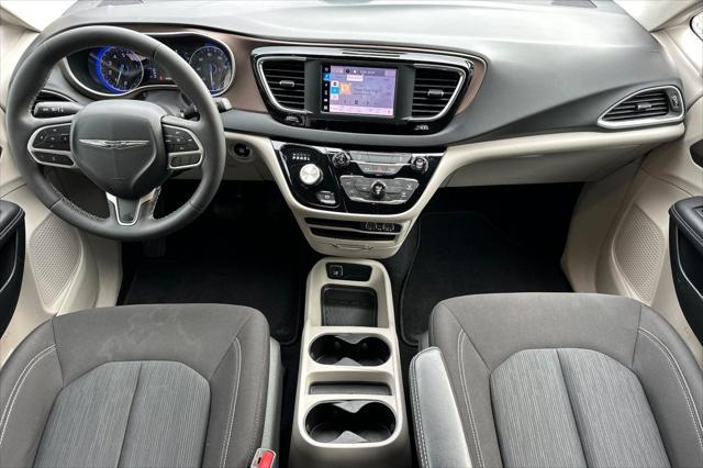 2024 Chrysler Voyager LX