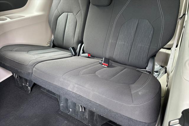 2024 Chrysler Voyager LX