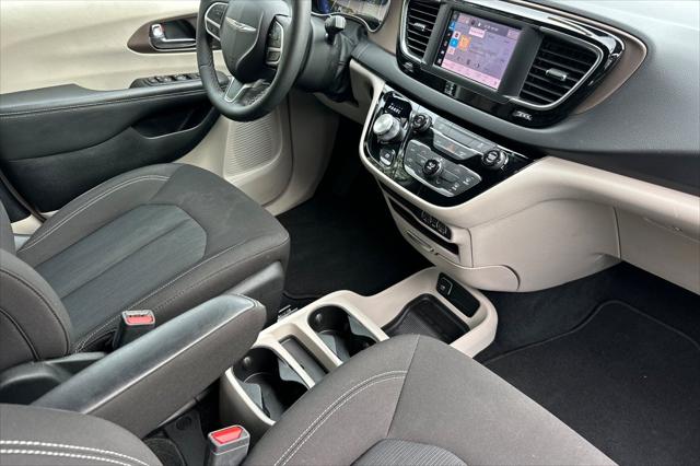 2024 Chrysler Voyager LX