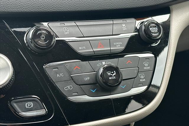 2024 Chrysler Voyager LX