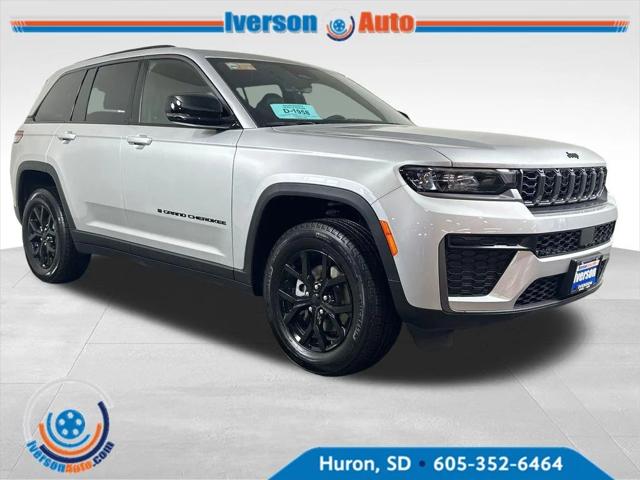 2026 Jeep Grand Cherokee GRAND CHEROKEE LAREDO ALTITUDE 4X4