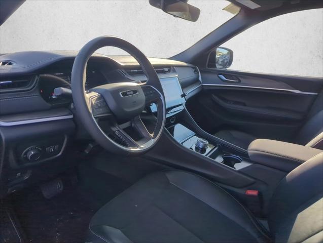 2026 Jeep Grand Cherokee Altitude 4x2