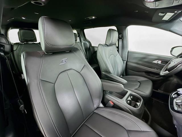 2026 Chrysler Pacifica Select AWD