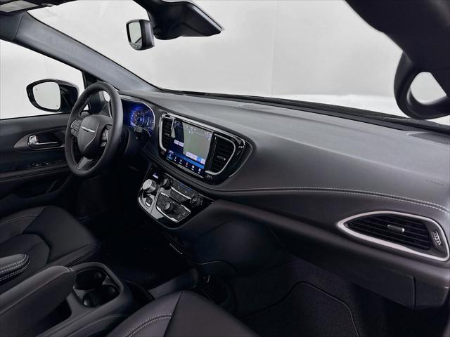 2026 Chrysler Pacifica Select AWD