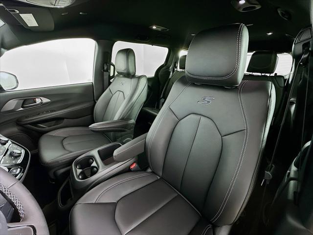 2026 Chrysler Pacifica Select AWD