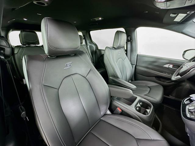 2026 Chrysler Pacifica Select AWD