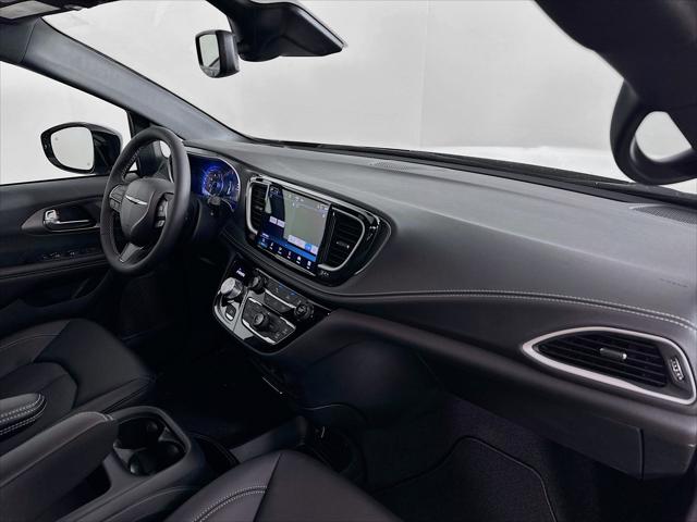 2026 Chrysler Pacifica Select AWD