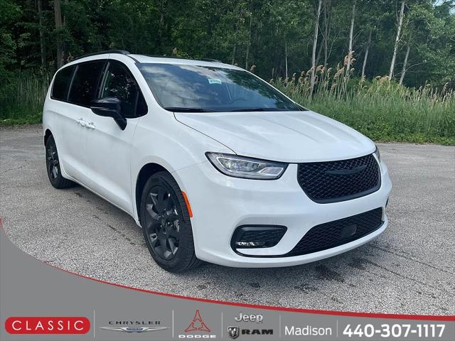 2026 Chrysler Pacifica Limited for sale in Madison, OH