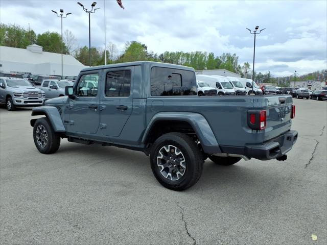 2026 Jeep Gladiator GLADIATOR SAHARA 4X4