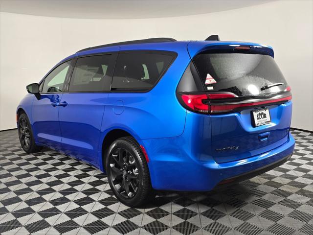 2026 Chrysler Pacifica Select AWD