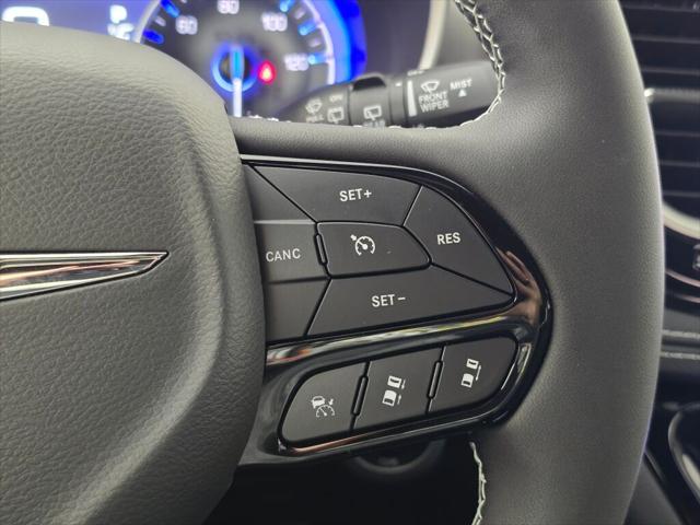 2026 Chrysler Pacifica Select AWD