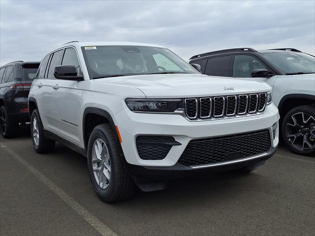 2026 Jeep Grand Cherokee GRAND CHEROKEE LAREDO X 4X4
