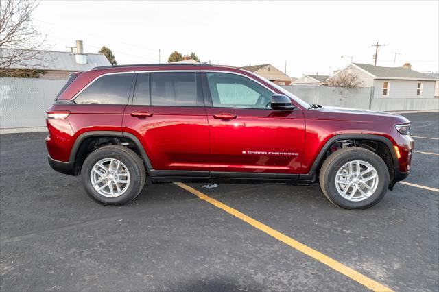 2026 Jeep Grand Cherokee GRAND CHEROKEE LAREDO X 4X4