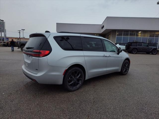 2026 Chrysler Pacifica PACIFICA SELECT AWD