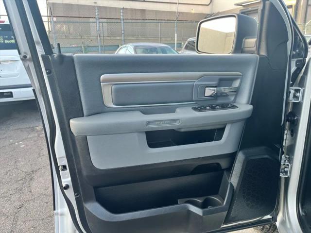 2019 Ram 1500 Classic SLT Crew Cab 4x4 6'4" Box