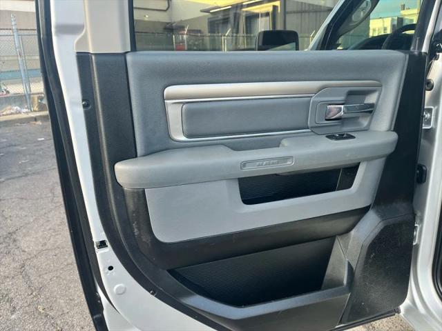 2019 Ram 1500 Classic SLT Crew Cab 4x4 6'4" Box