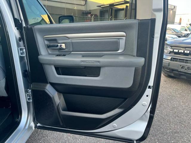 2019 Ram 1500 Classic SLT Crew Cab 4x4 6'4" Box