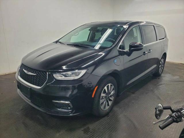 2023 Chrysler Pacifica Hybrid Touring L for sale near Fairfield, OH