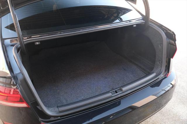 2022 Volkswagen Passat 2.0T R-Line