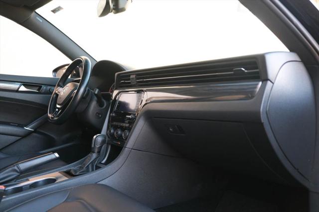 2022 Volkswagen Passat 2.0T R-Line