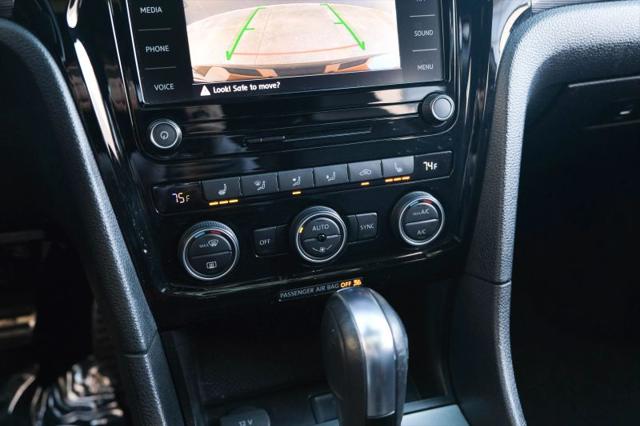 2022 Volkswagen Passat 2.0T R-Line