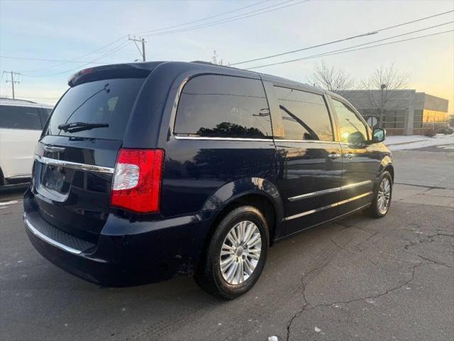 2013 Chrysler Town & Country Touring-L