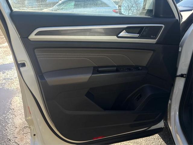 2022 Volkswagen Atlas Cross Sport 3.6L V6 SEL Premium R-Line