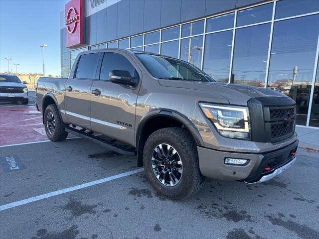 2023 Nissan TITAN Crew Cab PRO-4X 4x4 2023 Nissan TITAN Crew Cab PRO-4X 4x4