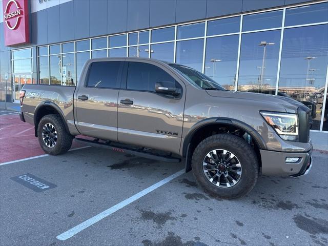 2023 Nissan TITAN Crew Cab PRO-4X 4x4 2023 Nissan TITAN Crew Cab PRO-4X 4x4