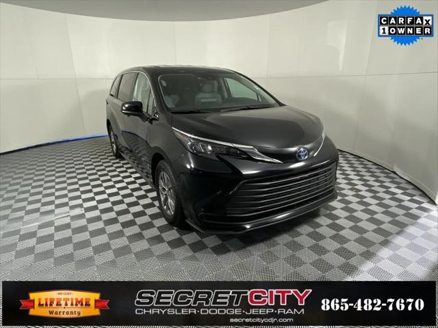 2024 Toyota Sienna LE