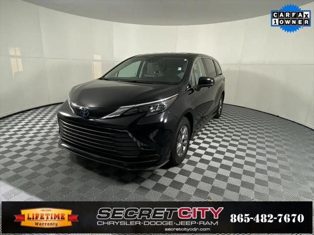 2024 Toyota Sienna LE