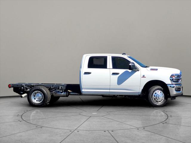 2025 RAM Ram 3500 Chassis Cab RAM 3500 TRADESMAN CREW CAB CHASSIS 4X4 60 CA