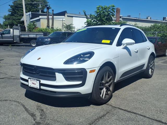2023 Porsche Macan Unknown