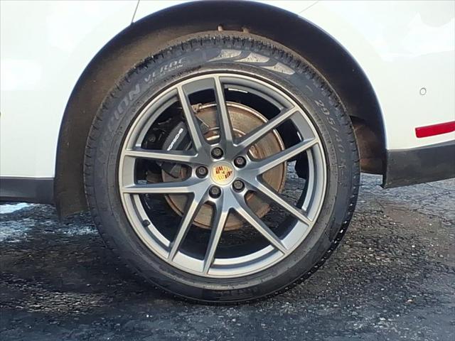 2023 Porsche Macan Unknown